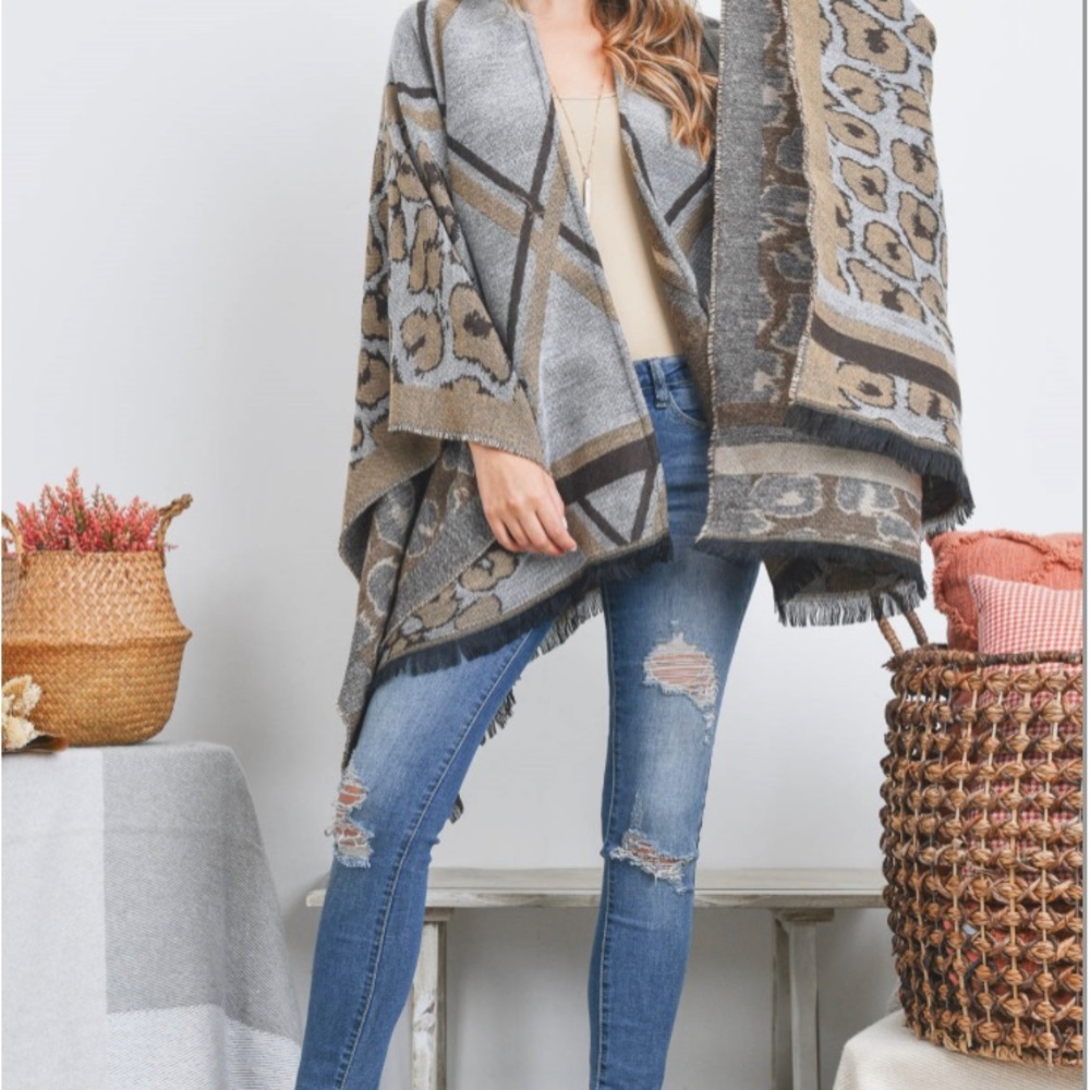 OPEN FRONT LEOPARD PATTERN FRINGE RUANA WRAP KIMONO 👘 Acrylic
H:30" , W:106" - Picture 3 of 6